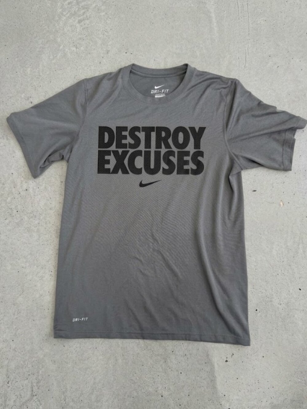 Nike Dri-Fit "Destroy Excuses" Graphic T-Shirt Size S